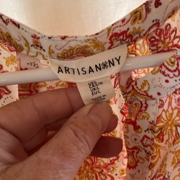 Sleeveless summer blouse and cream and red - Picture 2 of 2